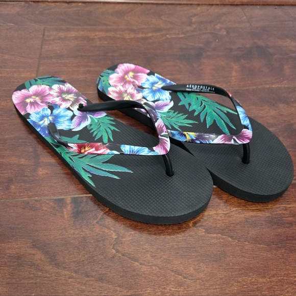 Aeropostale Shoes - Aeropostale Hibiscus Floral Black Flip-Flops Size 6 Beach Tropical Vacation